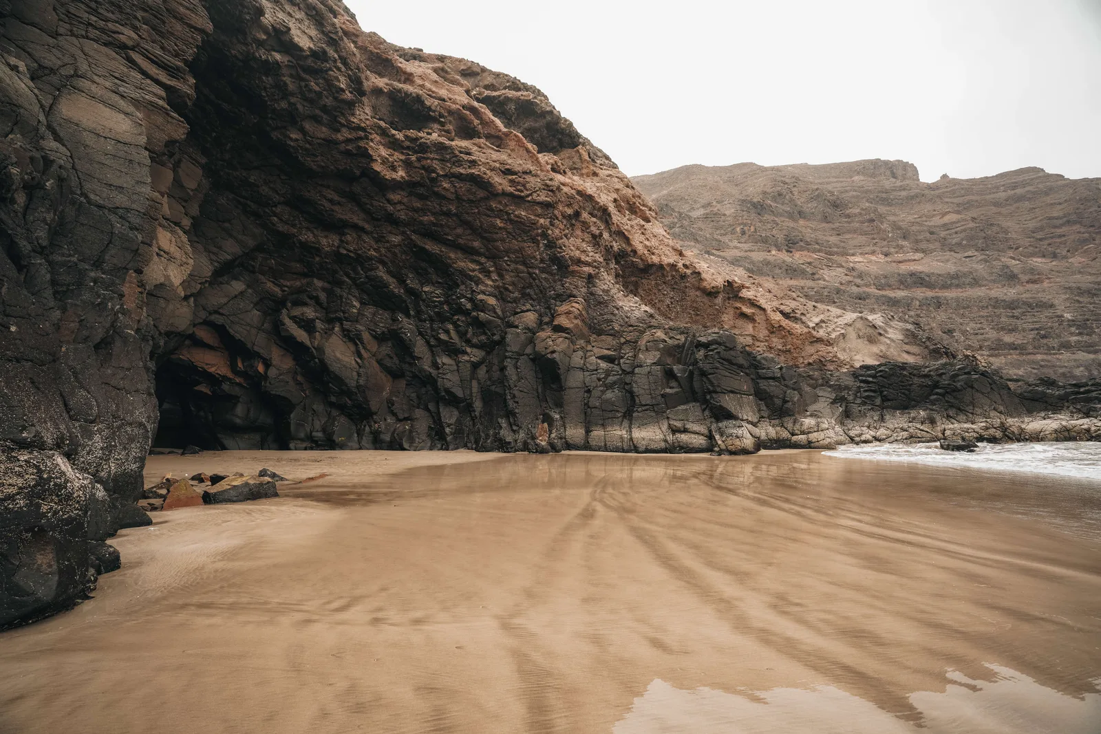 Coastal cave at Órzola.